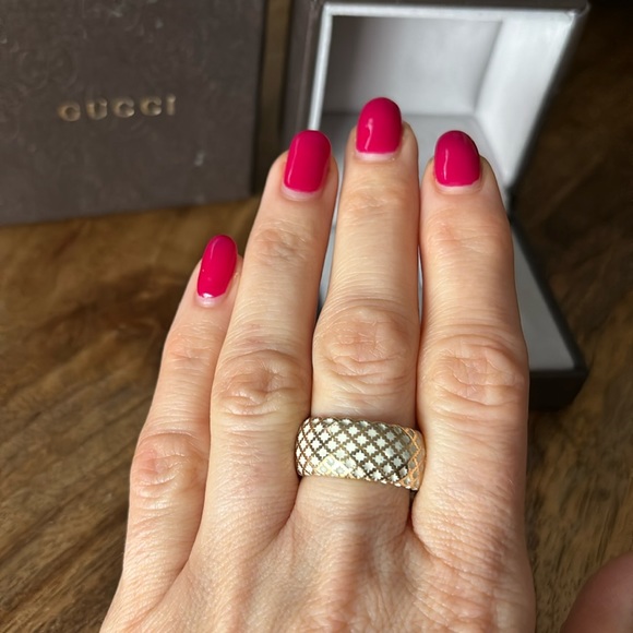 AUTHENTIC GUCCI DIAMANTISSIMA WHITE ENAMEL AND 18 KARAT YELLOW GOLD RING - Picture 3 of 15